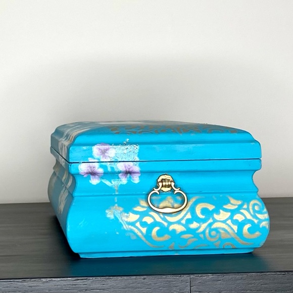 Tourquoise Wildflower Vintage Painted Jewelry Box - Picture 11 of 11